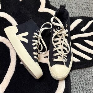 Veja Black and White High-Tops Wata II